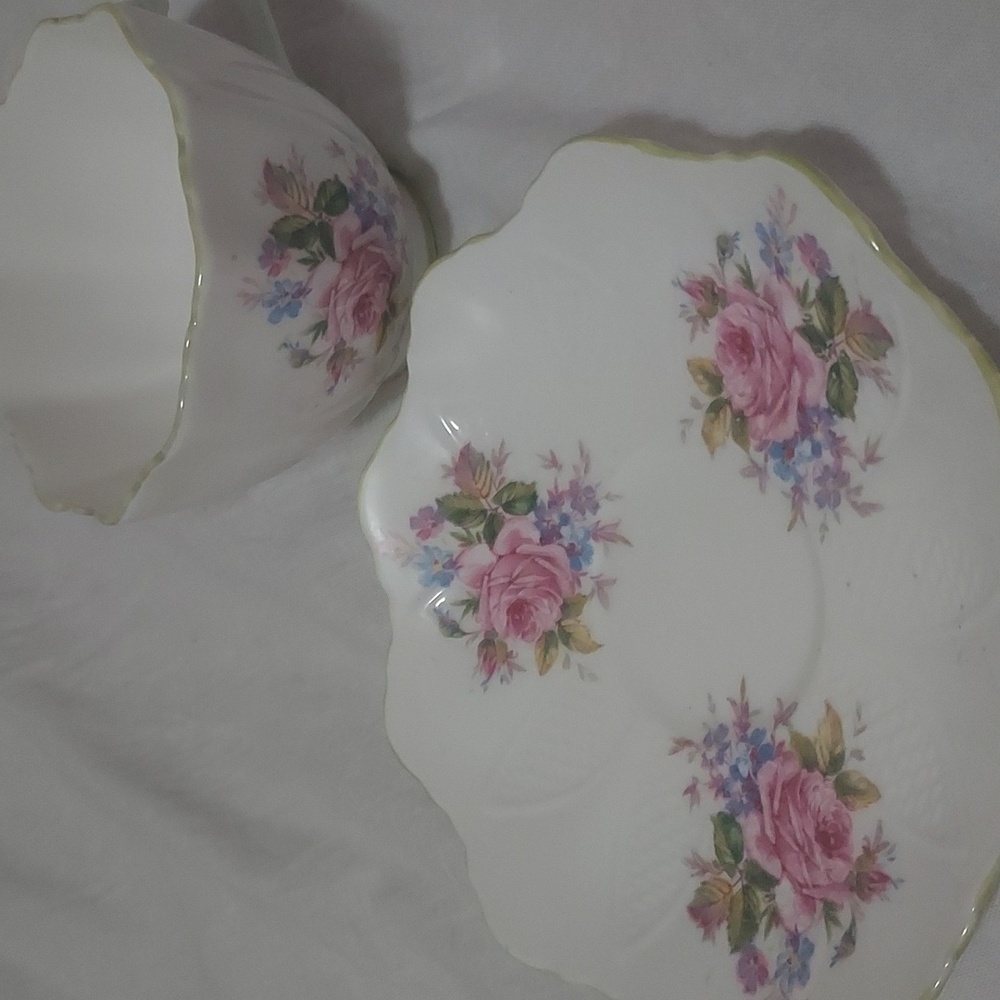 Vintage Tea Cup And Saucer - Picture 2 of 3